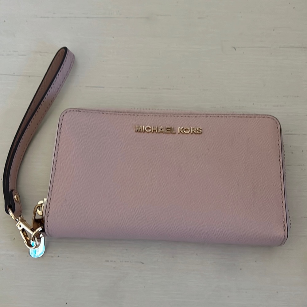 Michael Kors Jet Set Travel Large Saffiano Leather Quarter Zip Wallet